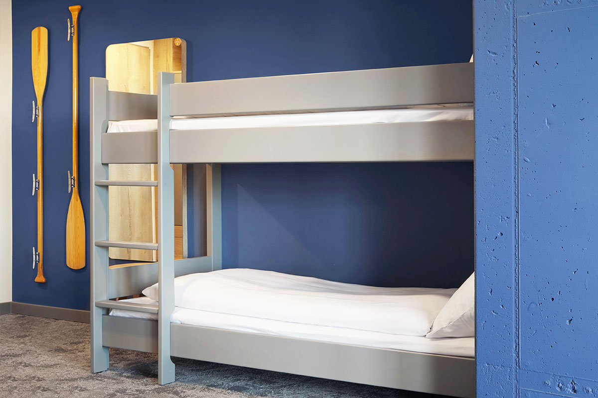 Ein gemütliches Etagenbett im Viererzimmer Auszeit im arborea Marina Resort Neustadt.